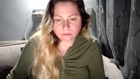 Laura online show from April 13, 8:02 pm