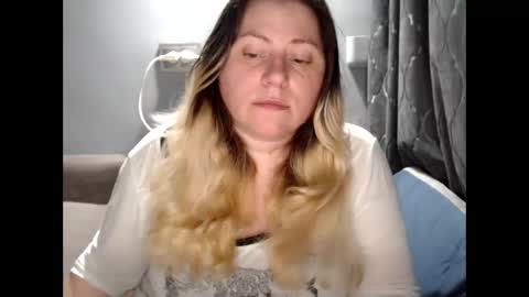 Laura online show from May 26, 8:48 pm