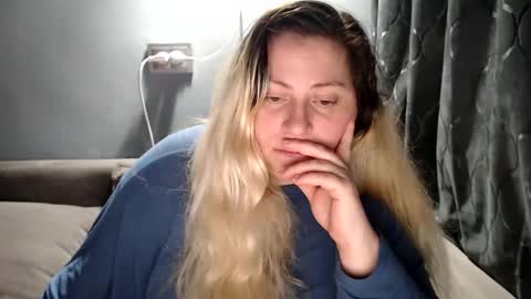 Laura online show from February 13, 10:35 pm