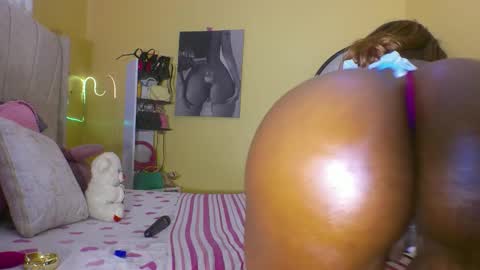 candyspicee online show from October 15, 5:22 am