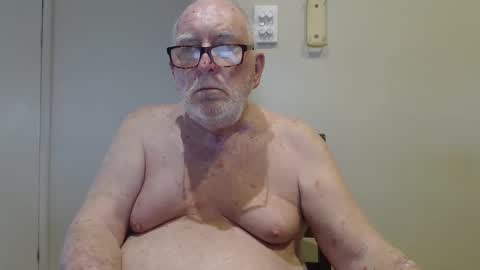 Snapshot of capt5105 chatting on December 1, 10:45 pm capt5105 online show from December 1, 10:45 pm