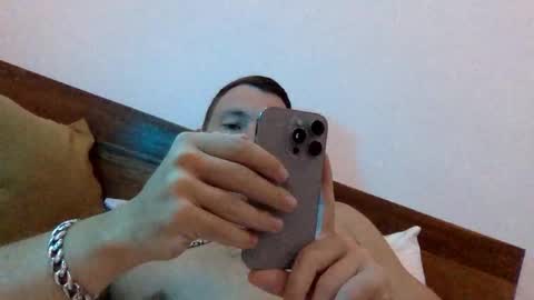 Snapshot of capt_oliver chatting on October 5, 5:38 am follow my twitter  online show from October 5, 5:38 am