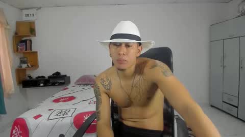 Snapshot of carlitosex09 chatting on October 17, 4:11 pm master online show from October 17, 4:11 pm