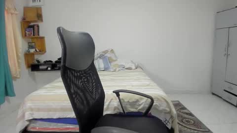 Snapshot of carlitosex09 chatting on October 19, 8:13 pm master online show from October 19, 8:13 pm