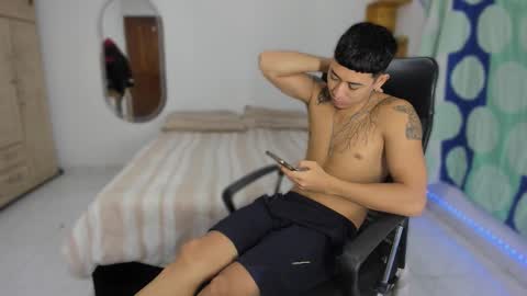 Snapshot of carlitosex09 chatting on October 8, 1:17 pm master online show from October 8, 1:17 pm