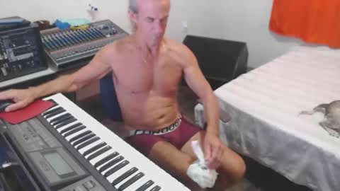 carlos online show from March 3, 9:00 pm