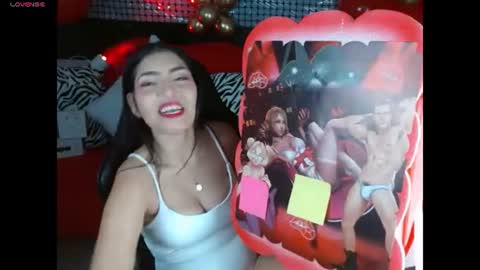 Caroline online show from July 1, 2:26 pm
