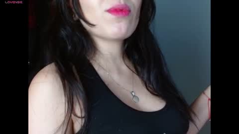 Caroline online show from July 18, 2:08 pm