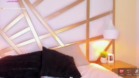 Caroline online show from November 15, 2:40 pm