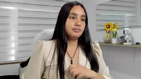 caroline_rodriguez_9 online show from March 30, 7:14 pm