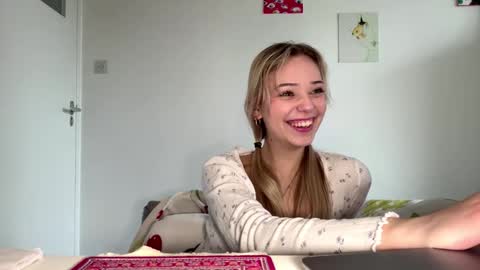 Olivia online show from February 18, 9:09 am