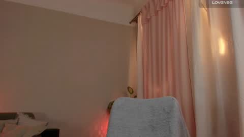 Snapshot of cassisland chatting on December 14, 2:21 pm  cassandra  online show from December 14, 2:21 pm