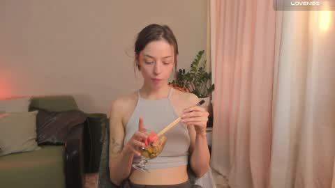 Snapshot of cassisland chatting on December 29, 10:34 am  cassandra  online show from December 29, 10:34 am