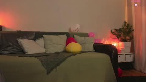 Snapshot of cassisland chatting on February 17, 11:33 pm  cassandra  online show from February 17, 11:33 pm