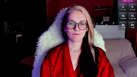 Snapshot of cassy_moore chatting on March 6, 9:42 pm Ellie online show from March 6, 9:42 pm
