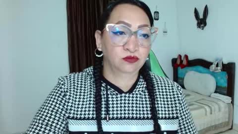 isabel online show from March 6, 10:20 am