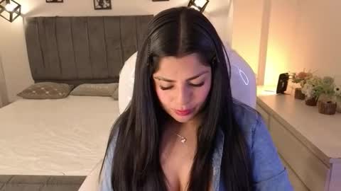 Catalina online show from November 22, 4:00 am