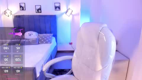 Catalina online show from September 19, 3:10 am