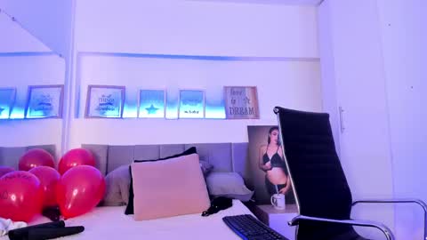 Catalina online show from February 18, 2:06 pm