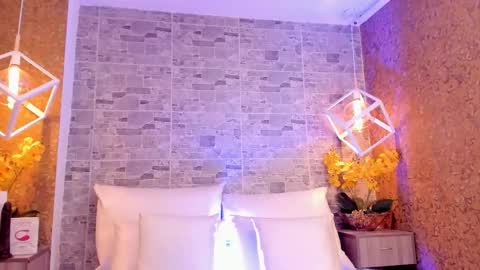 CatalinnaThompson online show from November 4, 11:55 am