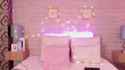 CatalinnaThompson online show from February 8, 6:11 pm