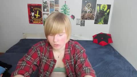 cattie_w_ online show from March 10, 1:21 am