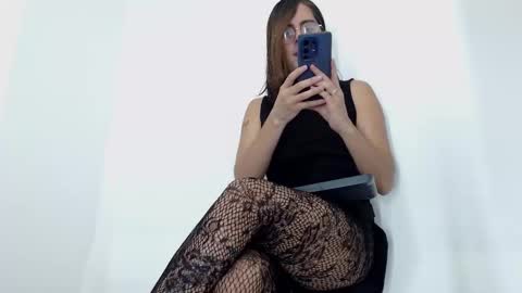 cava_pretty online show from October 19, 6:45 pm