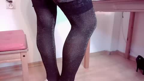 cdfetishist online show from December 1, 7:06 am