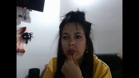 ceci online show from October 25, 3:40 am