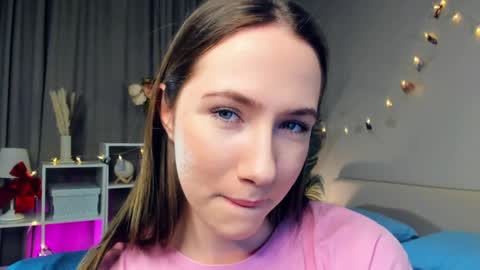 Josie Manesi online show from February 19, 7:37 pm