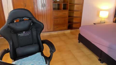 SARA  online show from December 5, 7:00 pm