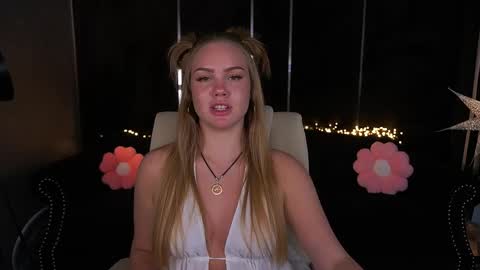 celestenoirr online show from May 26, 2:34 pm