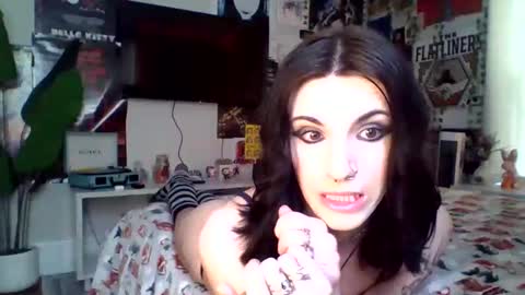 chanel2002 online show from December 4, 4:06 pm