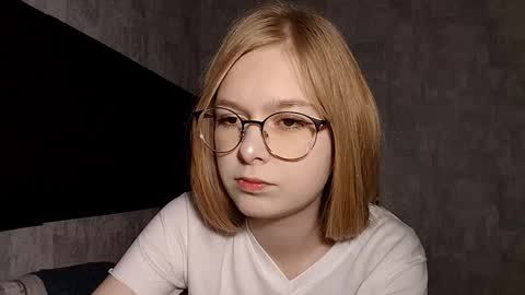 Lia online show from September 20, 8:17 am