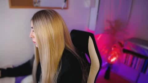channel_blonde_a online show from May 4, 11:55 pm