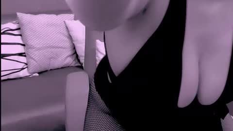 The Queen online show from November 17, 2:03 am