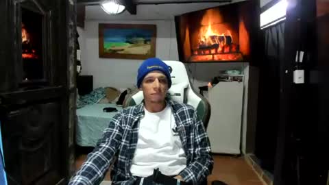 charliehotxxx online show from August 2, 12:34 am