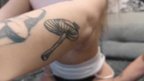 charliestormm online show from April 2, 2:41 am