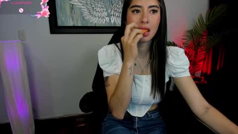 Snapshot of charlote_horny chatting on March 4, 5:45 pm Charlote online show from March 4, 5:45 pm
