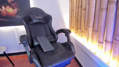 CHARLOTTE  online show from November 8, 9:40 pm