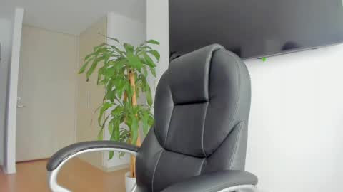 Yuli online show from May 2, 6:46 pm