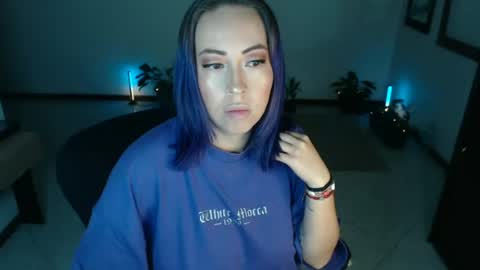 charlottezoe online show from July 5, 9:49 am