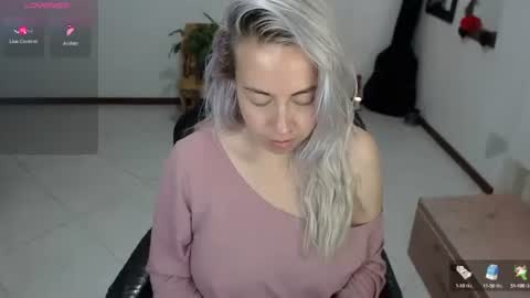 charlottezoe online show from December 7, 9:33 am