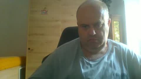 charly online show from November 11, 8:49 am