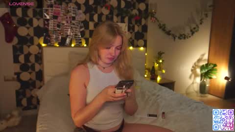 my fansly Charming daisy              My Wishlist  for new toys     online show from January 11, 4:13 pm