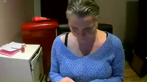 chealsiek online show from October 15, 8:31 pm