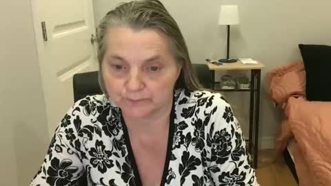 chealsiek online show from September 19, 1:32 am