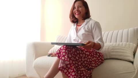 Regina Phalange online show from April 13, 8:24 pm