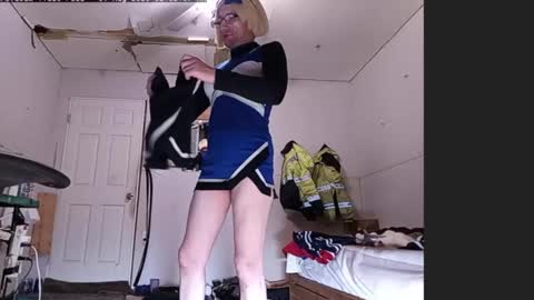 cheerleader_crossdresser online show from May 31, 9:52 am