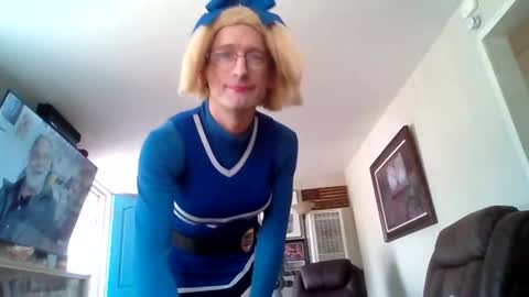 cheerleader_crossdresser online show from June 22, 7:32 pm